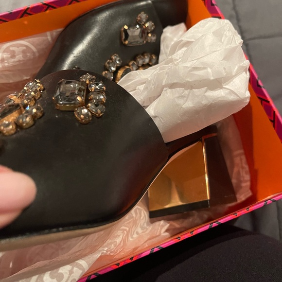 Tory Burch Martine 55mm Slide
Color: Perfect Black / Black Diamond- Like New! - Picture 13 of 13